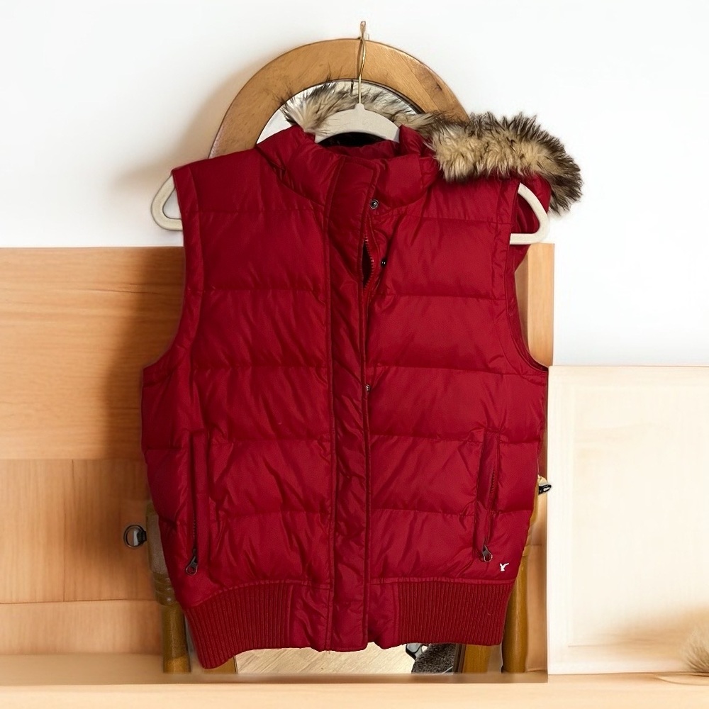 A&E 🦅 Puffer Vest with detachable faux fur trimmed hood Medium/Burgundy